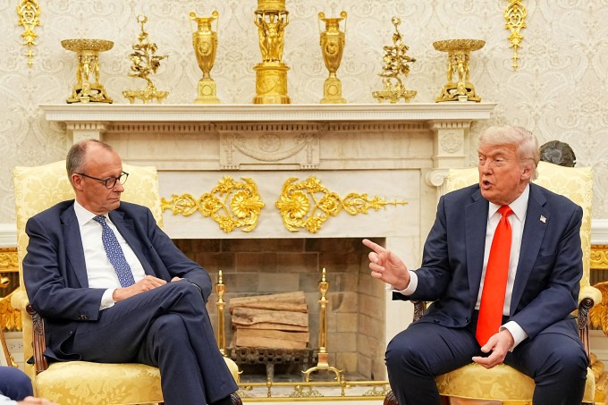 Tổng thống Mỹ Donald Trump (phải) tại cuộc gặp với Thủ tướng Đức Friedrich Merz ở Nhà Trắng ngày 5/6. Ảnh: AFP