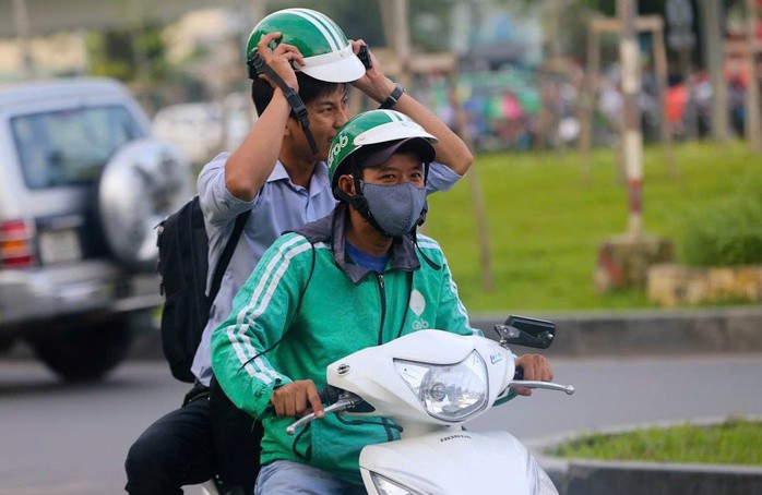 Tài xế chạy xe công nghệ xăng sẽ dần chuyển sang xe điện