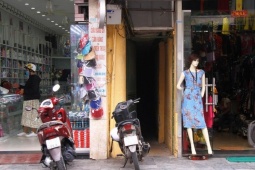 Tha thiết chuyển xe điện nhưng nhà trong ngõ, không chỗ gửi, sạc ở đâu?