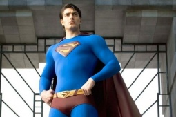 90 năm cãi nhau việc Superman mặc quần lót đỏ bên ngoài
