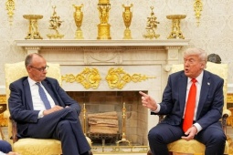 Chiến thuật  ' mưa dầm '  của châu Âu đẩy ông Trump ngả về Ukraine