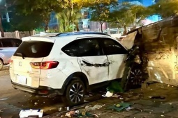 Tin tức trong ngày - Ô tô đâm hàng loạt xe ở Hà Nội, ít nhất 1 người tử vong