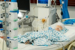 Hai anh em 3 và 5 tuổi nguy kịch sau tai nạn do giảng viên uống rượu lái xe gây ra