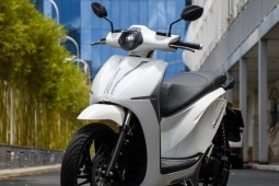 Xe điện dáng đẹp, cốp to hơn Lead, sạc điện 4 tiếng đi 285 km