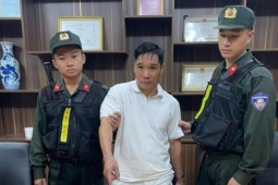 Truy tố Bình  ' kiểm '  vụ cất súng đạn để phòng thân