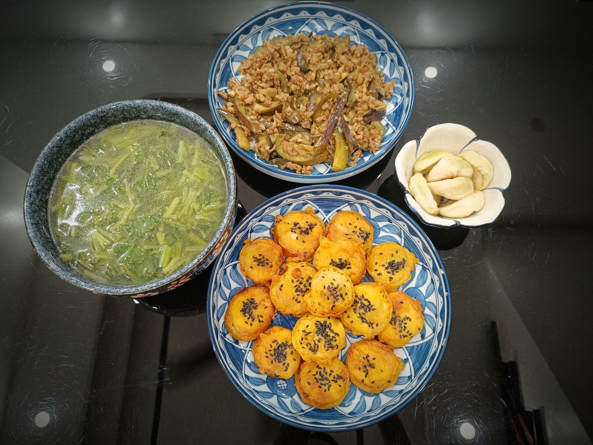 Cà tím xào thịt băm - Bánh chuối chiên - Canh rau cải - Cà muối