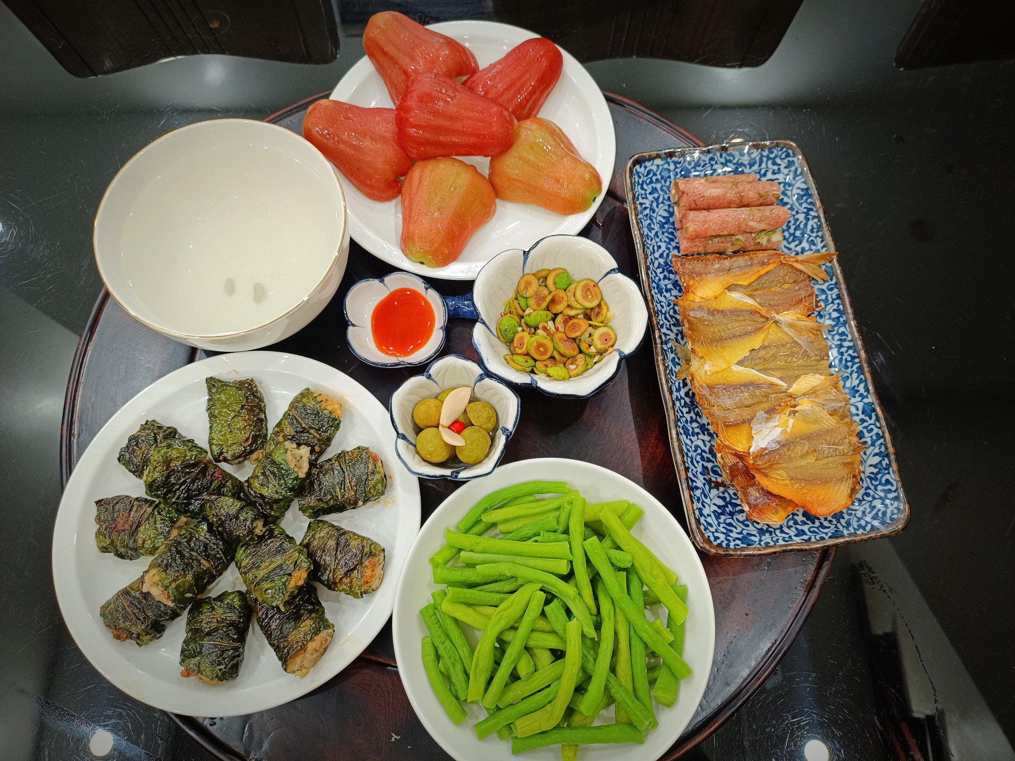 Chả lá lốt xương sông - Đỗ luộc - Sung muối - Sấu ngâm mắm - Cá chỉ vàng, nem chua rán