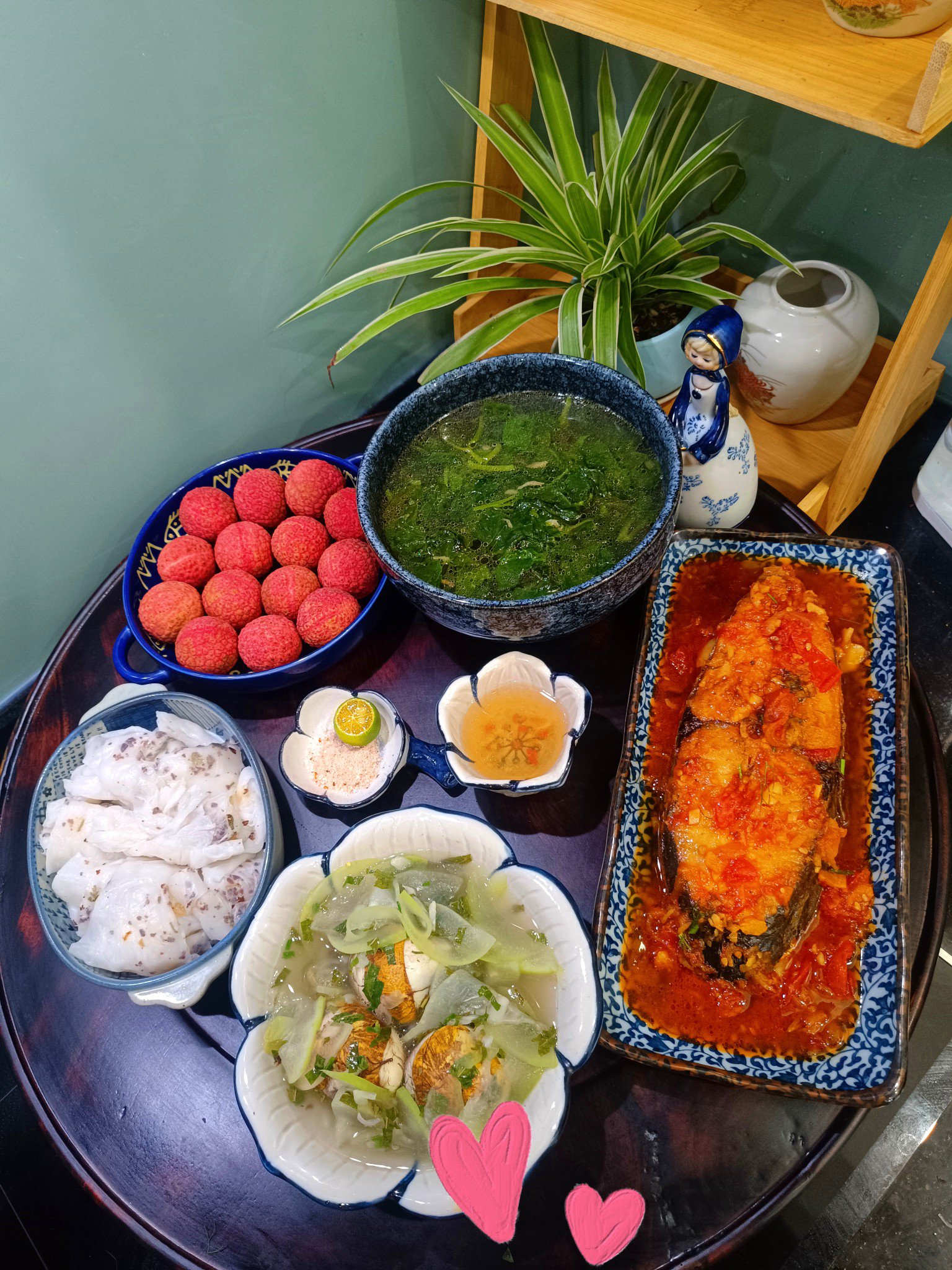 Canh mồng tơi nấu tép khô - Cá thu sốt cà chua - Trứng vịt lộn om bầu - Bánh cuốn - Vải thiều&nbsp;