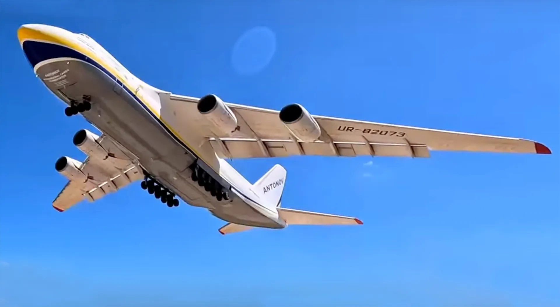 Vận tải cơ An-124 mang số hiệu UR-82073 đã rời khỏi Kiev vào ngày 11/7. Ảnh: The War Zone (TWZ).