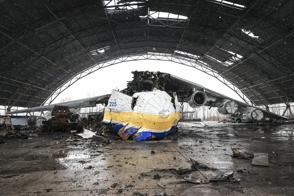 Sau khi chiếc An-225 bị phá hủy, An-124 là vận tải cơ lớn nhất thế giới hiện nay. Ảnh: Anadolu.