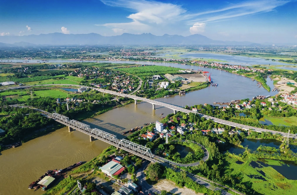 Kết nối giao thông liên vùng giữa Phú Thọ và các tỉnh lân cận thuận lợi về cả đường bộ, đường không, đường thủy và đường sắt (Ảnh: Báo Phú Thọ)