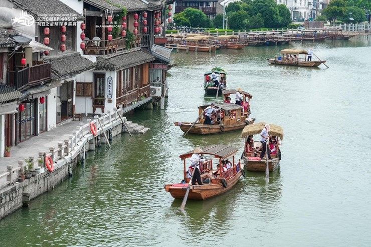 Các tuyển thủ Việt Nam du hí tại Trung Quốc