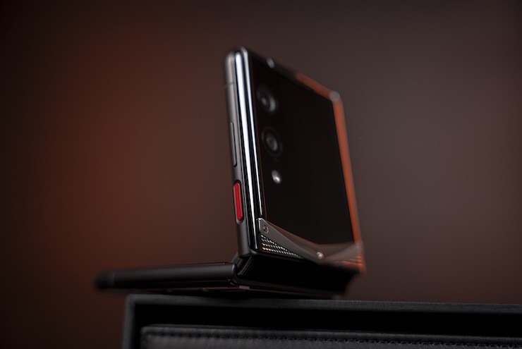 Một phiên bản Vertu Quantum Flip.