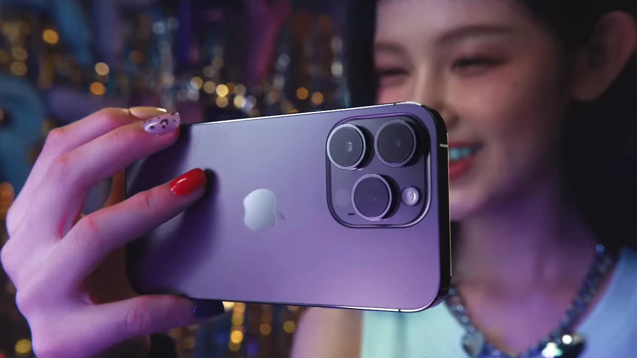 iPhone 14 Pro Max được trang bị ba camera sau chất lượng cao.