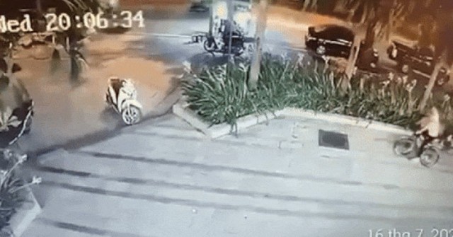 Nhân chứng vụ ô tô đâm hàng loạt phương tiện ở ...
