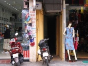 Tha thiết chuyển xe điện nhưng nhà trong ngõ, không chỗ gửi, sạc ở đâu?