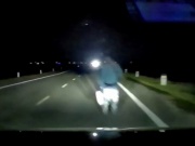 Đi bộ trên đường lúc đêm tối, người đàn ông bị ô tô tông tử vong