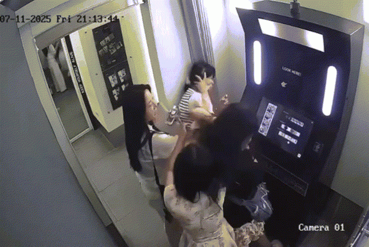 Công ty Hàn Quốc sa thải nhân viên 'hành hung' cô gái tại tiệm chụp ảnh - 1