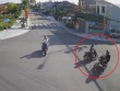 Clip: Va chạm cực mạnh, 3 thanh niên và người phụ nữ bị hất văng lên vỉa hè