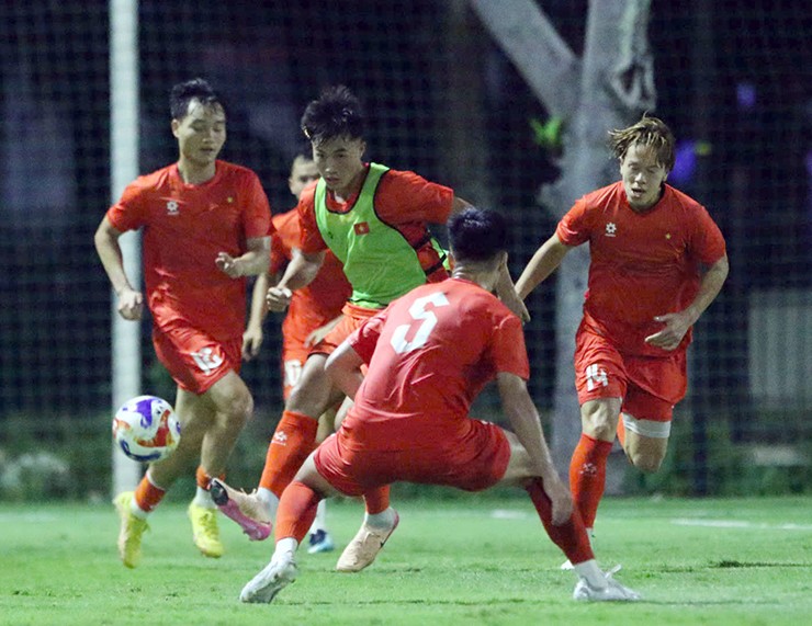 U23 Việt Nam khẩn trương chuẩn bị cho trận mở màn với U23 Lào vào ngày 19/7.