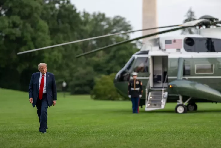 Nhà Trắng thông báo Tổng thống Mỹ Donald Trump đã được kiểm tra tình trạng sưng ở chân và được chẩn đoán mắc chứng suy tĩnh mạch mạn tính. Ảnh: WHITE HOUSE