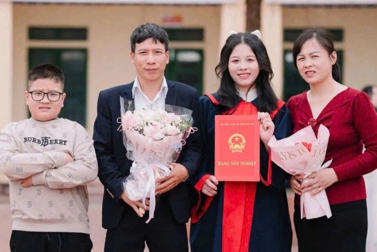 Ba thủ khoa THPT toàn quốc được khen tài sắc vẹn toàn - 8