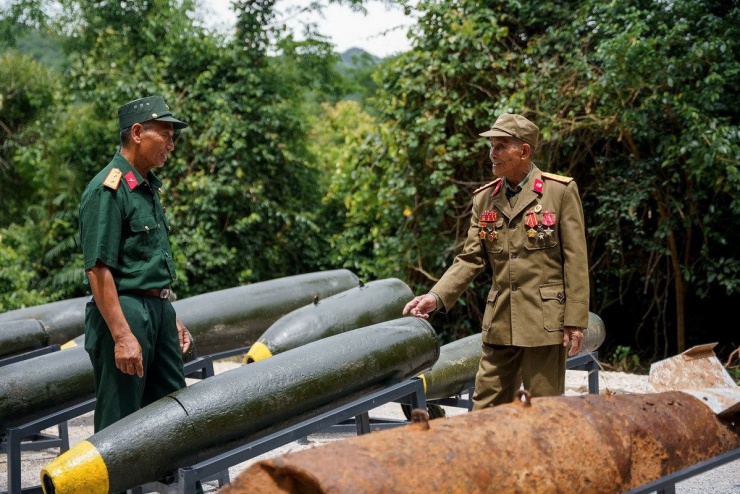 Khu trưng bày vỏ bom. Ảnh: CTV