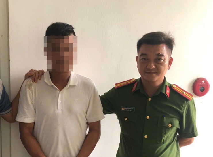 Nghi can P bị bắt giữ để điều tra về hành vi xâm hại trẻ em. Ảnh: CAQN