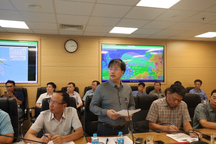 Ông Mai Văn Khiêm, Giám đốc Trung tâm Dự báo Khí tượng Thuỷ văn Quốc gia.