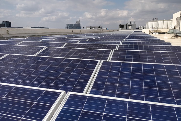 Ngành công nghiệp năng lượng mặt trời đang nhận được rất nhiều sự quan tâm.