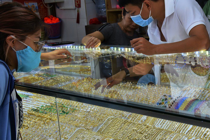 Giá vàng hôm nay, 18-7: Đảo chiều tăng vọt - 1