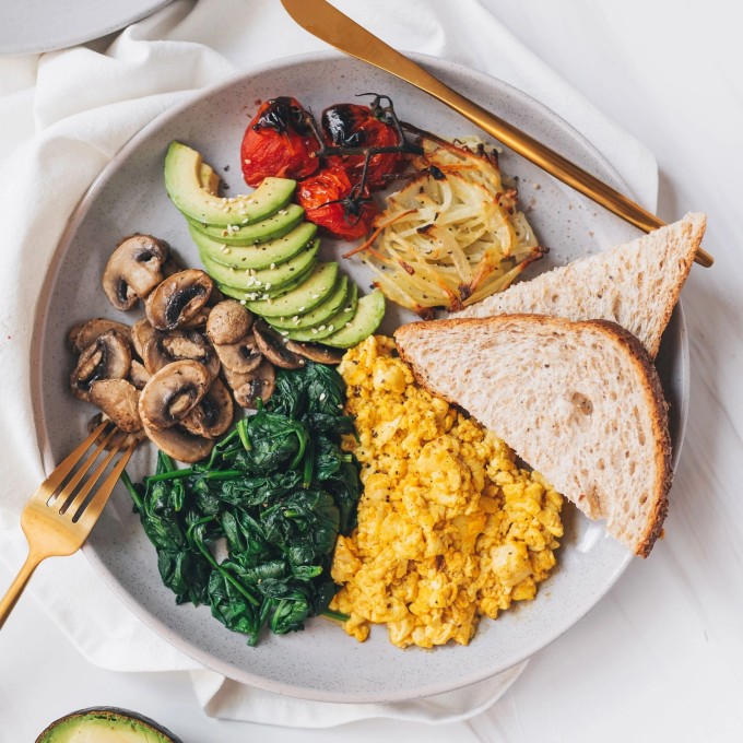 Thói quen ăn sáng giàu chất xơ đem lại nhiều lợi ích cho sức khỏe, bao gồm hệ tiêu hóa.