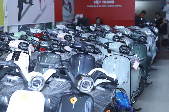Đa phần các cửa hàng xe máy điện tại Hà Nội đều thông tin về sự quan tâm và tăng trưởng về doanh số đáng kể sau thông tin cấm xe xăng khu vực trong Vành đai 1 từ 7/2026.