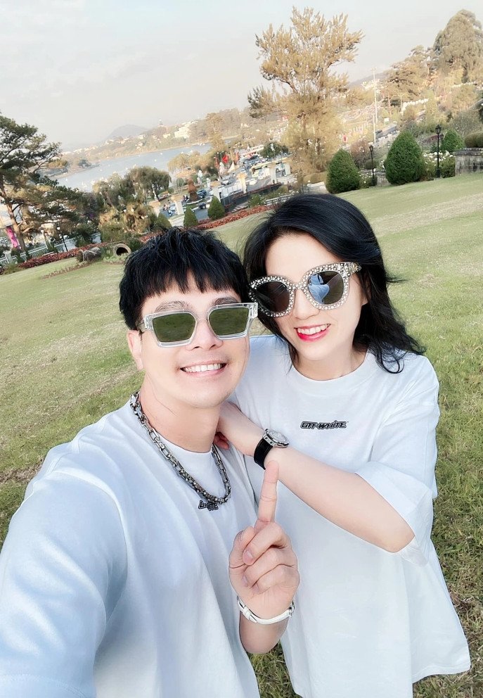 Ca sĩ Lâm Hùng biết ơn bà xã.&nbsp;