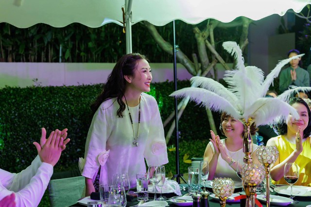 Hiện tại, sau nhiều thập kỷ, Khánh Huyền sống khép kín và họa hoằn lắm chị mới xuất hiện trên trang cá nhân chia sẻ cuộc sống hiện tại của mình.
