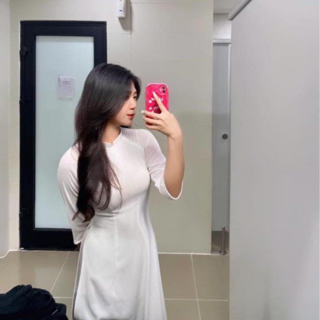 Mỗi lần xuất hiện trên trang cá nhân của bố, Chip đều thu hút người xem và được đánh giá cao về nhan sắc.