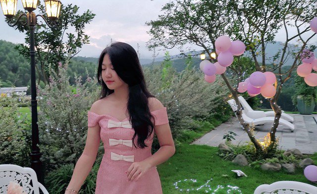 Với sắc vóc xinh xắn, nhiều khán giả dự đoán con gái Mạnh Trường có thể nối nghiệp bố đi theo nghề diễn viên.