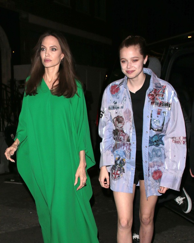 Angelina Jolie và con gái Shiloh. Ảnh: Elle