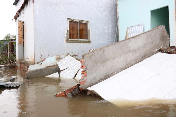 VIDEO: Nước mắt sau vụ sạt lở trong đêm ở Cà Mau - 5