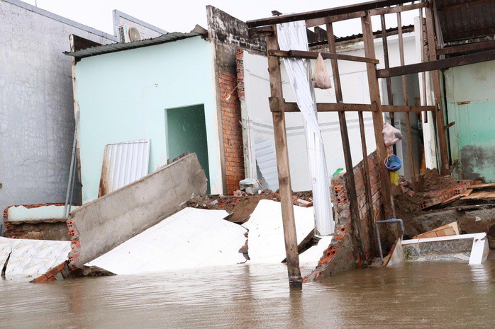 VIDEO: Nước mắt sau vụ sạt lở trong đêm ở Cà Mau - 7