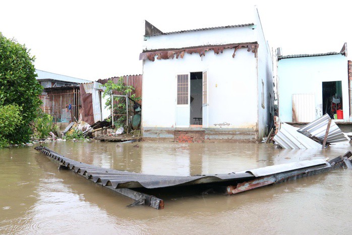 VIDEO: Nước mắt sau vụ sạt lở trong đêm ở Cà Mau - 4