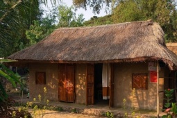 Làng ven biển 'nhiều không', nhà tranh vách đất, khách Hà Nội khen hết lời