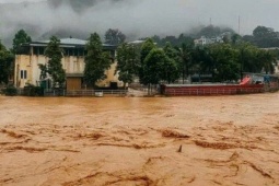 Khẩn cấp ứng phó với đợt thiên tai kép gồm gió bão và mưa kéo dài nhiều ngày