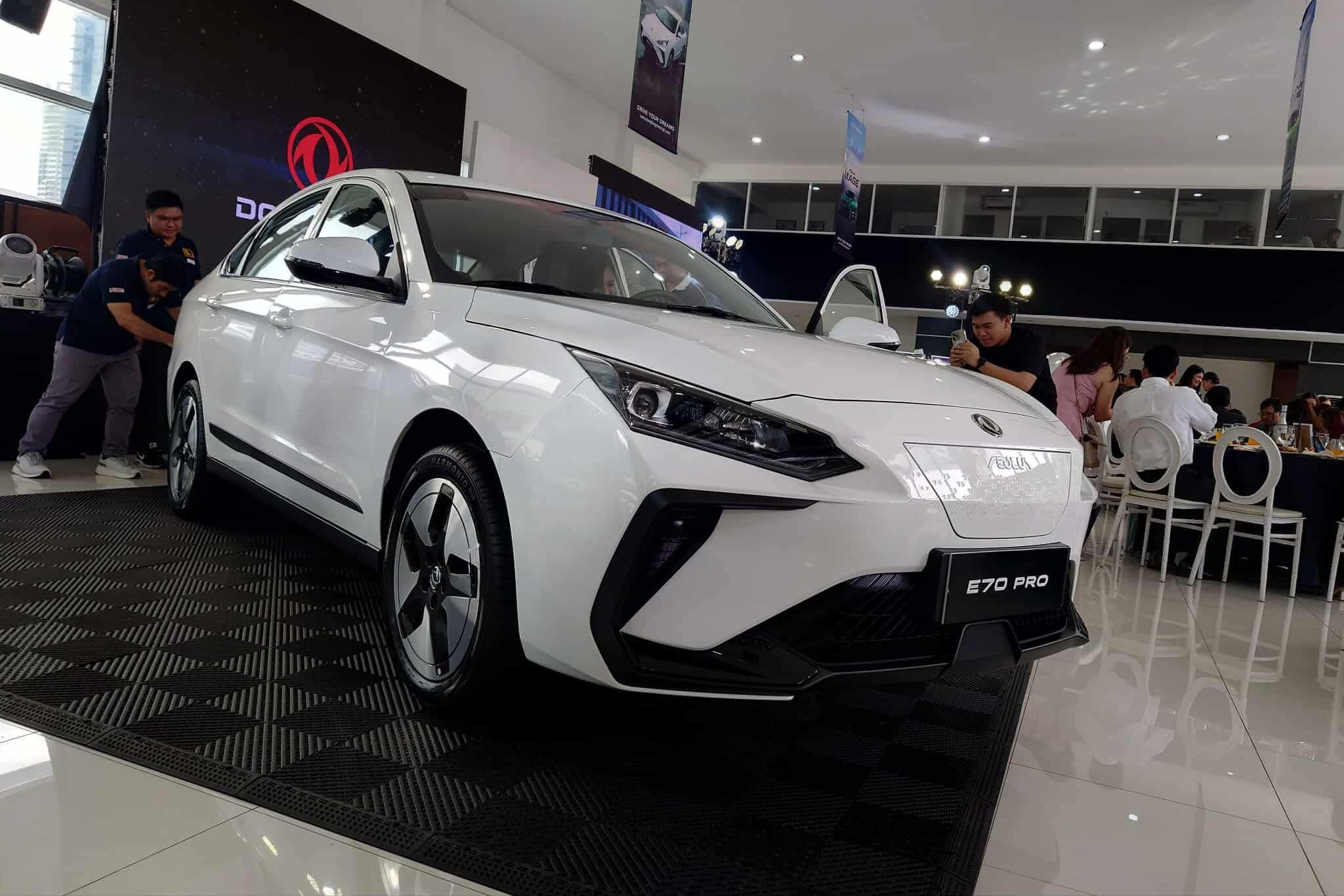 Sedan điện thiết kế hiện đại, nhiều công nghệ xịn, sạc một lần đi 420 km - 2