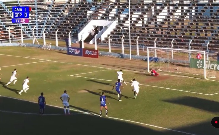 Kesley gỡ hòa cho Gremio Prudente trên chấm 11m