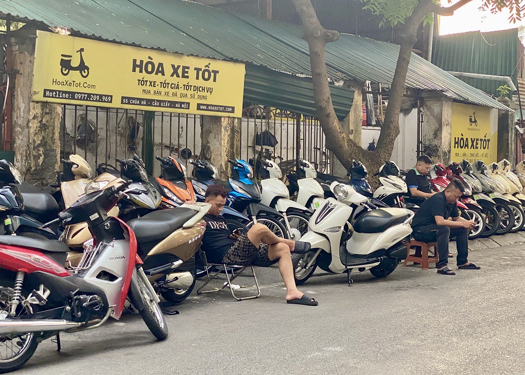 Đây được mệnh danh là chợ xe máy cũ lớn nhất miền Bắc.