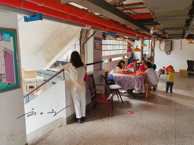 Chung cư 24 tầng “không thang máy” bỗng nổi tiếng, du khách ùn ùn check-in - 6