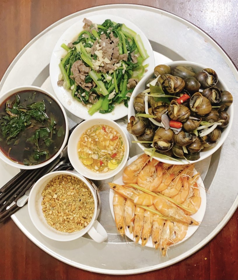 Canh rau dền - Tôm hấp - Ốc mít hấp - Cải ngọt xào tỏi
