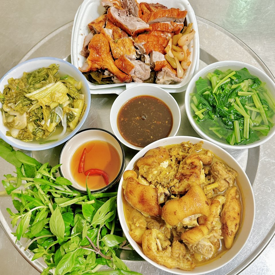 Vịt quay - Canh cải ngọt - Giả cầy - Dưa chua