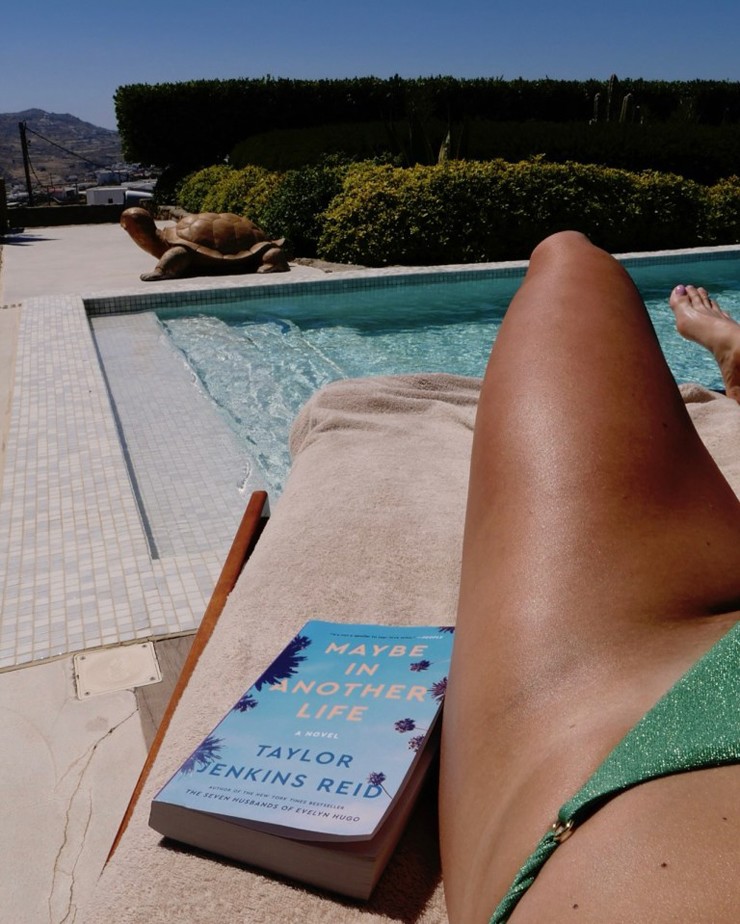 Nữ số 1 thế giới Sabalenka diện bikini nóng bỏng, "xả hơi" bên bạn trai triệu phú - 2